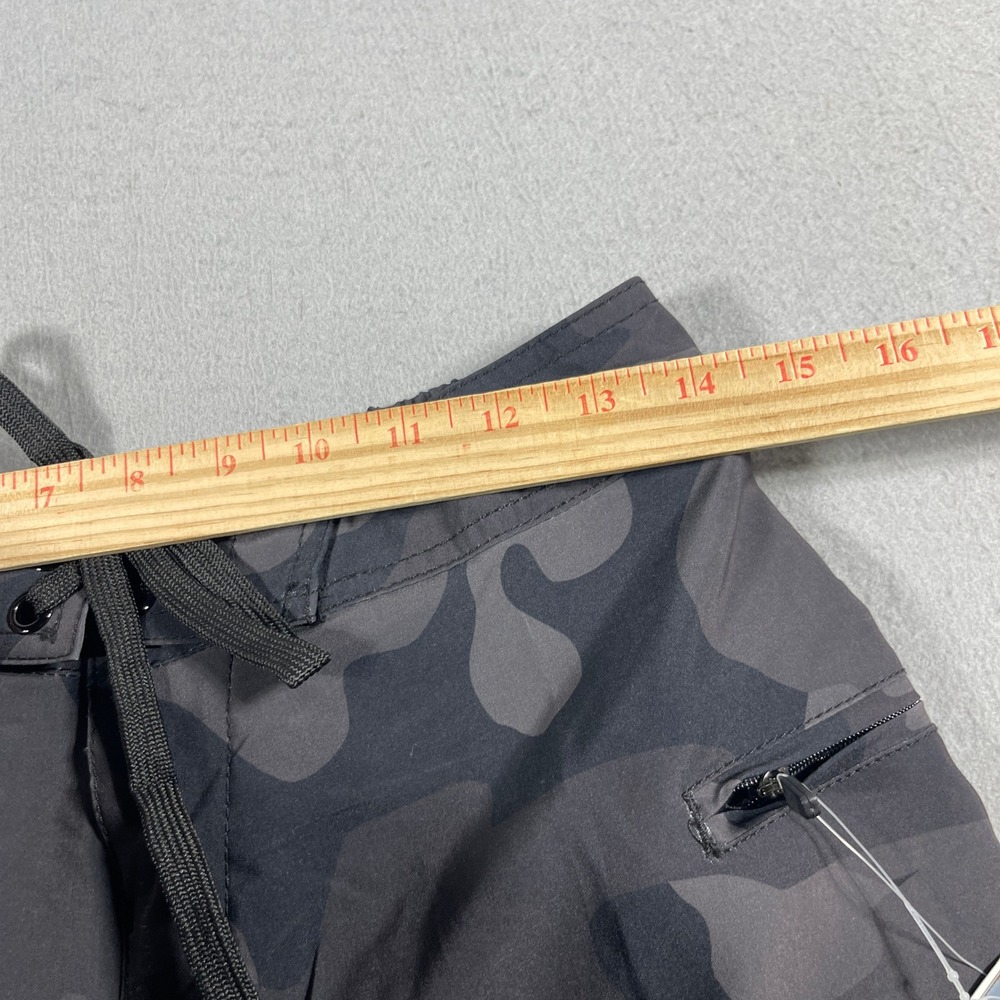Born Primitive Training Shorts‎ Men 27/28 Black Camo Performance Stretch Zip - Picture 7 of 10